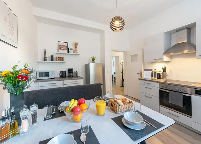 Modern Und Ruhig, Mit Garage & Ps4, Nahe Messe, Rue Und Uniklinik, Voll Ausgestattete Kueche, Bad Mit Dusche Und Badewanne *